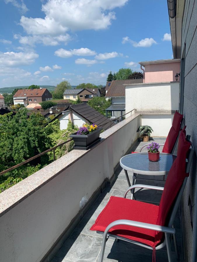 Moderne Ferienwohnung Mit Balkon Im Schoenen Saarland Dillingen an der Saar Luaran gambar